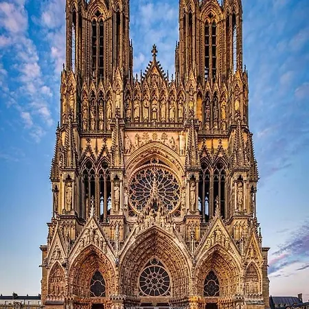 Blue House - Parking - Maison Centre - Proche Gare *