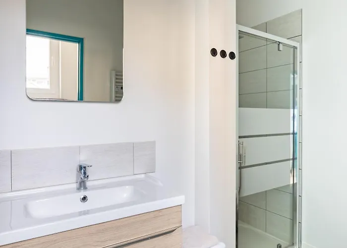 Blue House - Parking - Maison Centre - Proche Gare Apartment *